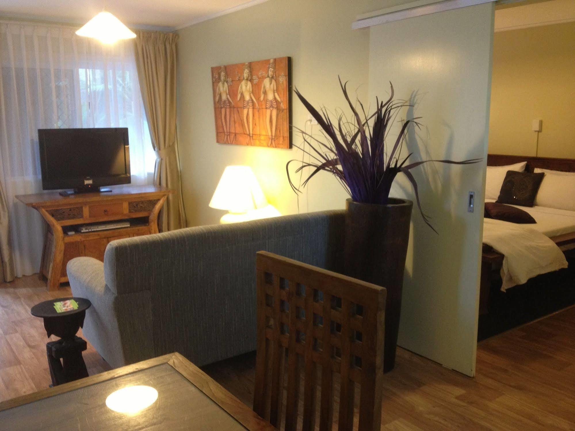 Aparthotel Coconut Palms On The Bay Hervey Bay Exterior foto