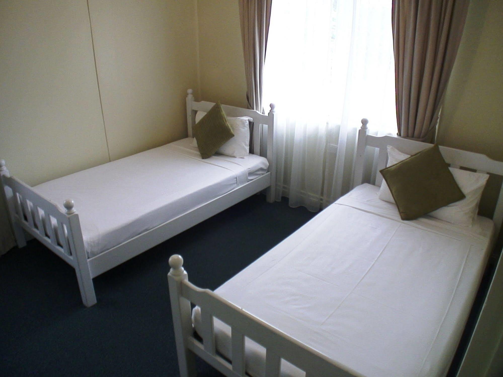 Aparthotel Coconut Palms On The Bay Hervey Bay Exterior foto